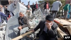 Survivors gather around a collapsed building in Ercis, near the eastern Turkish city of Van, October 24, 2011. The death toll in an earthquake which shook southeast Turkey on Sunday has risen to 239 people, with around 1,300 people injured, Deputy Prime M