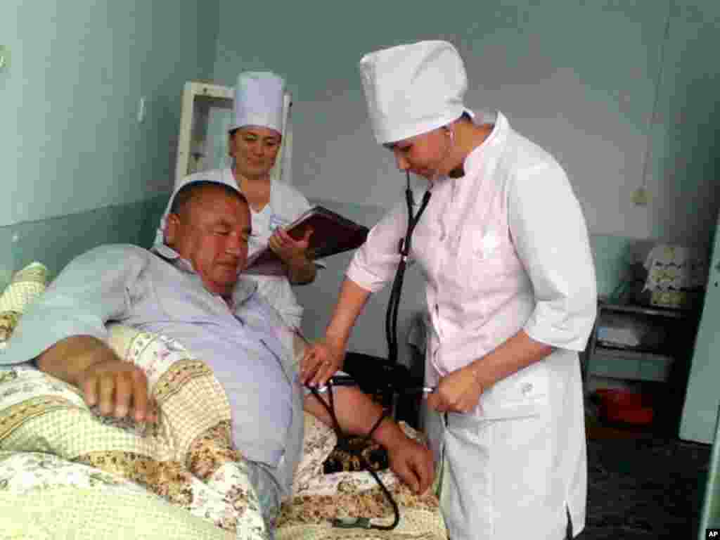 Yurak kasalliklari bo'limida bemor ko'rigi