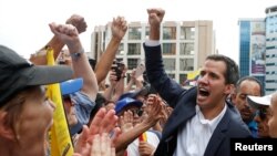 委内瑞拉议会主席、反对派领导人胡安·瓜伊多(Juan Guaido)在反对马杜罗的群众大会上。