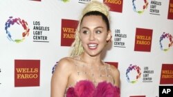 مایلی سایروس خواننده ۲۴ ساله آمریکایی