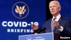 资料照片:当选总统拜登在位于特拉华州威尔明顿的过渡团队总部谈应对新冠病毒疫情。(2020年12月29日)