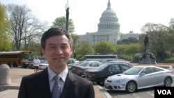 为李庄案写公开信的贺卫方2006年在华盛顿留影 (美国之音记者致远拍摄)