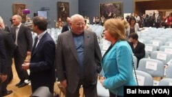 戈尔巴乔夫（右二）(美国之音白桦拍摄)