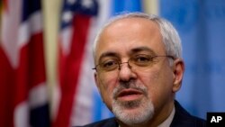 Menlu Iran Mohammad Javad Zarif saat memberikan keterangan kepada media seusai pertemuan dengan lima negara anggota tetap Dewan Keamanan PBB dan Jerman di kantor PBB, New York, 26 September 2013 (Foto: dok).