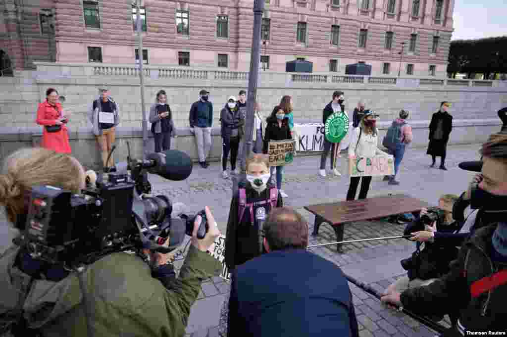 스웨덴 스톡홀름 국회의사당 앞에서 기후 변화 대응을 촉구하는 시위가 열렸다.