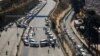 Blocage routier imposé par les partisans de l'ancien président bolivien Evo Morales pour protester contre le nouveau report des élections en raison de l'épidémie de Covid-19, à El Alto, le 10 août 2020. (REUTERS/David Mercado)