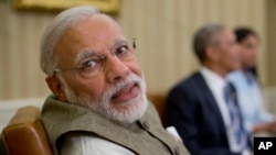 印度总理莫迪（前）访问美国。
