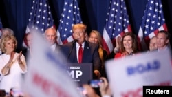 2024年2月24日，共和党总统候选人、美国前总统唐纳德·特朗普在美国南卡罗来纳州哥伦比亚市主持南卡罗来纳州共和党总统初选晚会。（路透社）