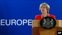 21일 벨기에 브뤼셀에서 열린 유럽연합 정상회의에서 테레사 메이 영국 총리가 기자들의 질문 답하고 있다.