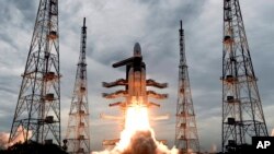 យាន (GSLV) MkIII ដែល​បំពាក់​ភ្ជាប់​ជាមួយ​នឹង​យានអវកាស Chandrayaan-2 ត្រូវ​បាន​គេ​បាញ់​ចេញ​ពី​មជ្ឈមណ្ឌល​អាកាស Satish Dhawan នៅ​ក្នុង​តំបន់ Sriharikota ប្រទេស​ឥណ្ឌា កាលពី​ថ្ងៃទី២២ ខែកក្កដា ឆ្នាំ២០១៩។