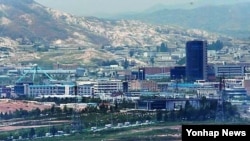 지난 5월 경기도 파주 전망대에서 바라본 개성공단. (자료 사진)