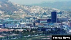 지난 5월 경기도 파주 전망대에서 바라본 개성공단. (자료사진)