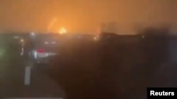 Відеокадр пожежі на нафтопереробному заводі в Краснодарі, 17 березня 2024 року. Роздатковий матеріал Reuters