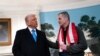 Президент США Дональд Трамп приветствует бывшего заключенного Марка Фогеля в Белом доме. Вашингтон, 11 февраля 2025 г.