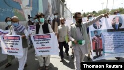 مترجم‌های افغانستانی که با نیروهای آمریکایی همکاری داشتند در تجمعاتی خواستار آن شده بودند که از افغانستان بیرون برده شوند - آرشیو