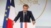 Le président français Emmanuel Macron prononce un discours lors d'une cérémonie à la mémoire des Harkis, des Algériens qui ont aidé l'armée française pendant la guerre d'indépendance algérienne, au palais de l'Élysée à Paris, le 20 septembre 2021.