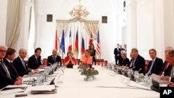 6일 오스트리아 빈에서 주요 6개국과 이란 대표들이 핵 협상을 하고 있다.