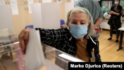 Votimet e së dielës për zgjedhjet e përgjithshme në Serbi, ishin të parat në Evropë që nga shpërthimi i pandemisë së koronavirusit 