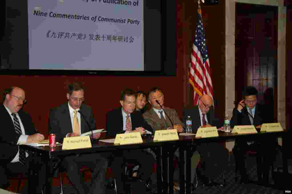 2014年12月3日，支持法轮功的《大纪元时报》和《全球退出中共服务中心》在国会山举办研讨会，斯托克曼众议员和一些专家与活动人士出席会议。