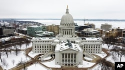 资料照：位于威斯康星州麦迪逊的州议会大厦（美联社）。