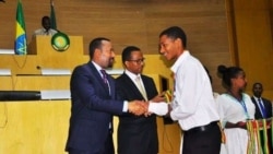 ባለባትሪ ጫማ የፈለሰፈ ወጣት ኢትዮጵያዊ