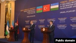 Azərbaycan, Türkiyə, Özbəkistan xarici işlər nazirləri (Mənbə: Azərbaycan Xarici İşlər Nazirliyi)