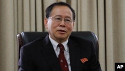 
朝鲜外交部美国事务局局长韩成烈在平壤接受美联社采访（2016年7月28日）
