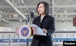 台湾总统蔡英文在加州与美国国会众议院议长凯文·麦卡锡举行闭门会谈后发表讲话。（2023年4月5日）