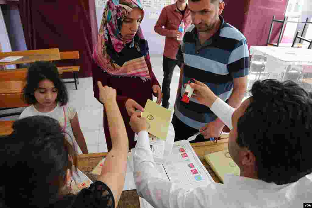 Diyabakır&rsquo;da 3311 sandıkta 1.023 bin 391 kişi oy kullanacak.