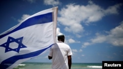 Le père d'Avraham Mengisto, kidnappé par le Hamas depuis deux ans, près de Ashkelon, en Israël, le 7 septembre 2016.