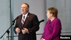 U.S. Secretary of State Mike Pompeo (L) and German Chancellor Angela Merkel hold a joint news conference in Berlin, Germany, Nov. 8, 2019.