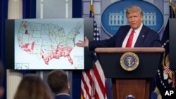 特朗普总统出席白宫记者会。（2020年7月23日）
