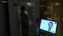 Ճապոնական փաբում մարդկանց ցողարկում են ախտահանիչ նյութով