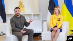 资料照片：爱沙尼亚总理卡拉斯在塔林与来访的乌克兰总统泽连斯基共同举行记者会。(2024年1月11日)