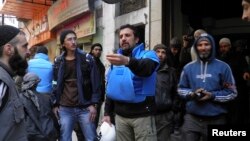 ورود نیروهای سازمان ملل به منطقه تحت محاصره شهر حمص برای توزیع کمک های انساندوستانه - هشتم فوریه