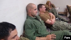 تفنگداران دریایی آمریکا که توسط سپاه دستگیر شدند، یک روز در ایران بازداشت ماندند. 