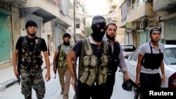 Tentara pemberontak Suriah mendapat bantuan dari kelompok Taliban Pakistan yang bergabung untuk menjatuhkan Presiden Bashar al-Assad (foto: dok). 