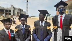 Seiphelelwe ngamandla izifundi ezidabuka kwele South Sudan eziphutshe izifundo ekolitshini leNational University of Science and Technology koBulawayo eZimbabwe. (Photo: Ezra Tshisa Sibanda)