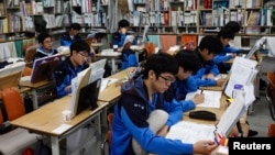 参加ACT考试的韩国学生。（资料照）