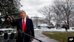 特朗普总统在启程前往新奥尔良参加农场大会之际在白宫南草坪对媒体讲话。(2019年1月14日)