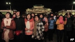 برسی کے موقع پر شہر کی فضا سوگوار رہی اور اس سلسلے کی مرکزی تقریب پشاور کے آرمی پبلک اسکول میں منعقد ہوئی۔<br />
&nbsp;