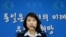 박수진 한국 통일부 부대변인이 8일 정부서울청사에서 이산가족상봉 문제 등에 대해 브리핑하고 있다.