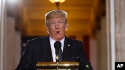 2017年4月25日，美国总统川普在华盛顿国会山参加犹太人大屠杀全国纪念日活动，并发表讲话。