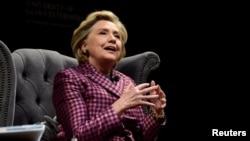 前美国国务卿希拉里·克林顿在英国接受采访（2017年10月15日）