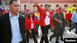 رئیس جمهوری ونزوئلا (وسط) 