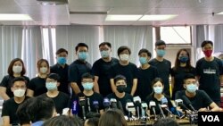 16名民主派初选抗争派参选人召开联合记者会发表声明表示，反对国安法，呼吁民主派阵营团结 （美国之音/汤惠芸）