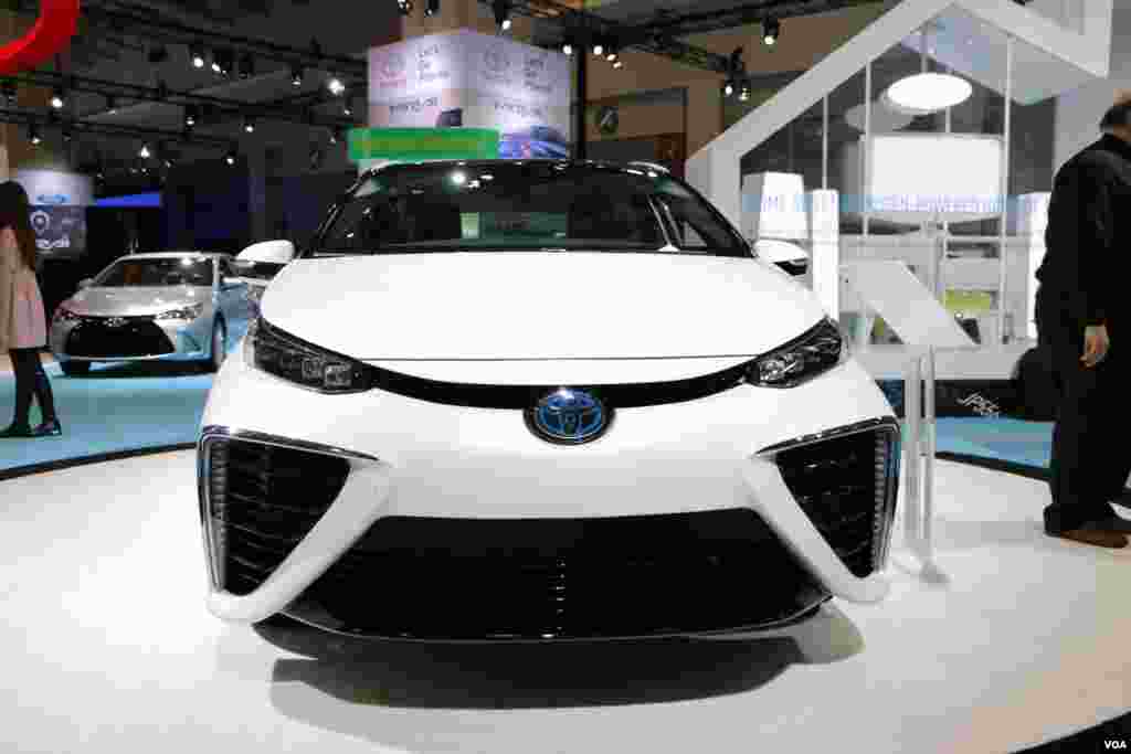 丰田燃料电池车 MIRAI 车头