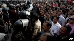 许多埃及法官罢工抗议穆尔西禁止法院挑衅他扩大权利的法令