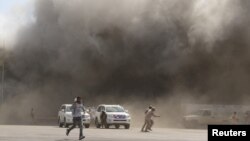 Milipuko iliyotokea uwanja wa ndege wa Aden, Yemen, Disemba. 30, 2020.