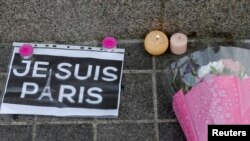 عکس روز: پاریس در بهت و حیرت و غم؛ از تهران تا پاریس، واکنشها به حملات تروریستی جمعه شب